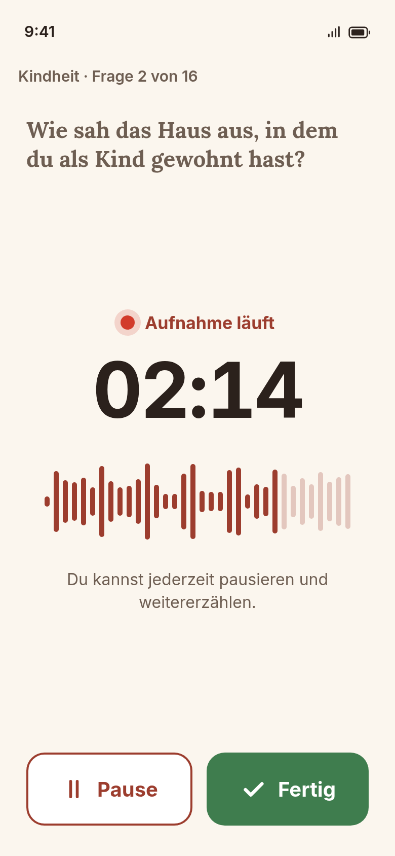 Laufende Aufnahme bei 02:14 mit Pegelanzeige und den Knöpfen Pause und Fertig