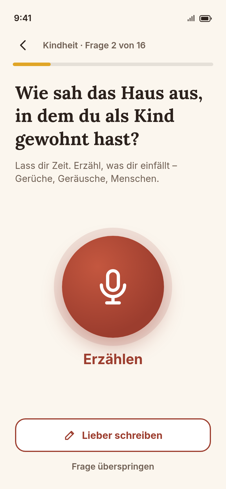 Frage „Wie sah das Haus aus, in dem du als Kind gewohnt hast?“ mit großem rotem Knopf „Erzählen“ und Knopf „Lieber schreiben“